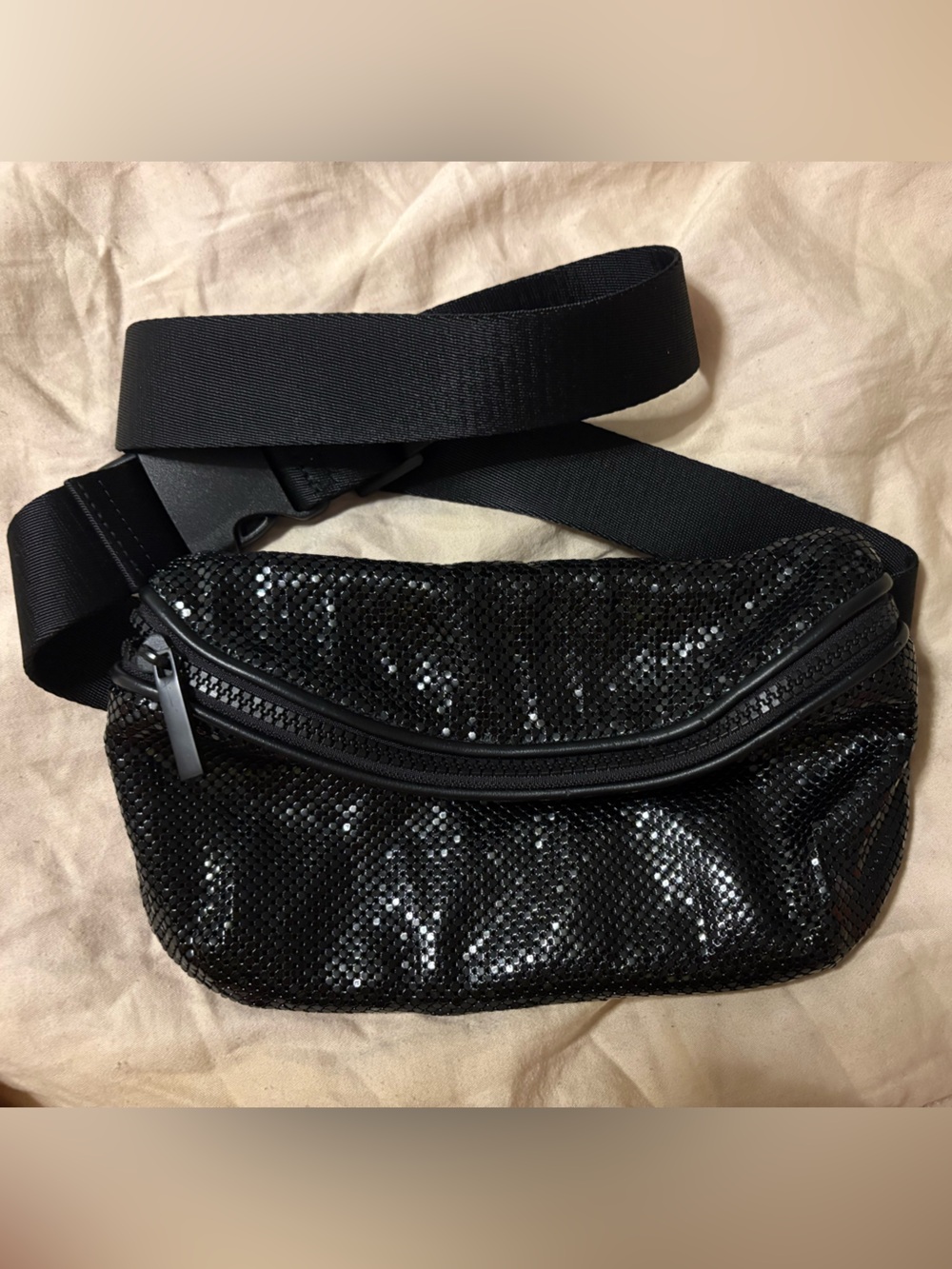 π₯π 2/$15ππ₯ Kendall & Kylie sequinned mesh black waist pack